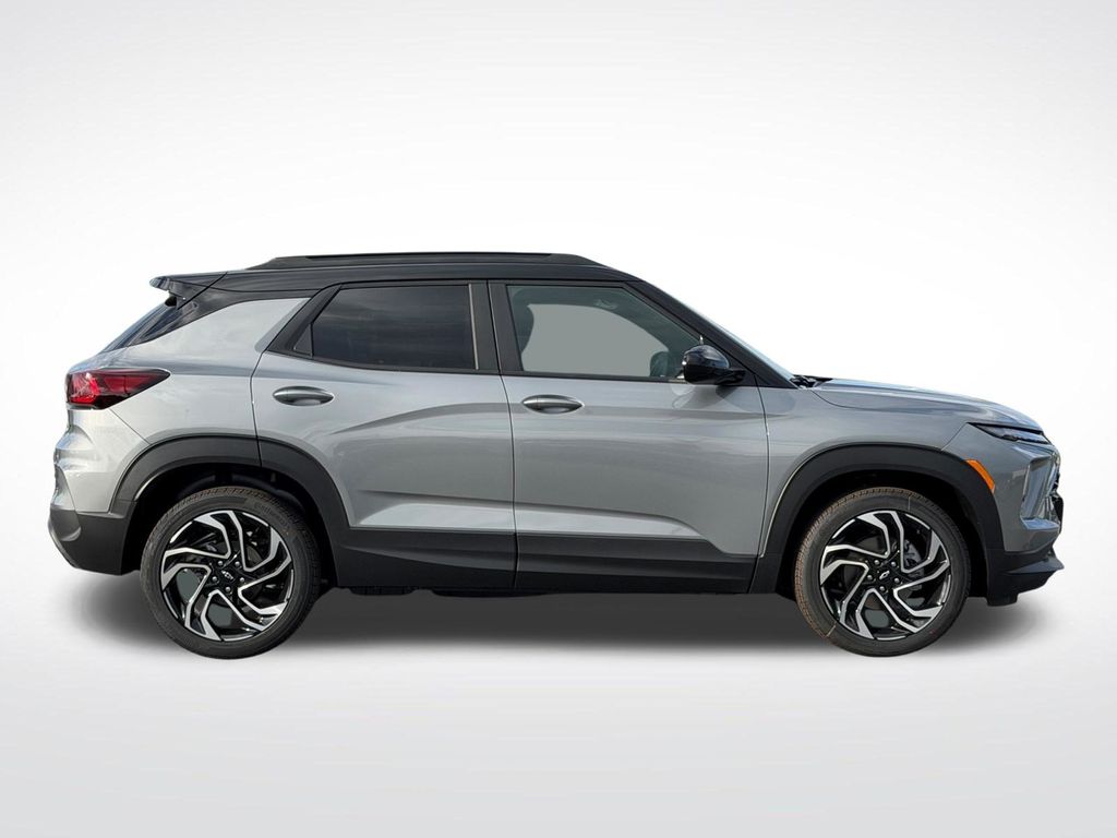 2026 Chevrolet Trailblazer RS Image 2 of 35