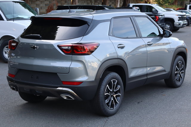 Vehicle image 4 of 24