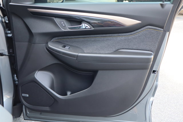 Vehicle image 21 of 24