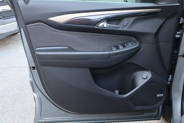 Vehicle image 20 of 24
