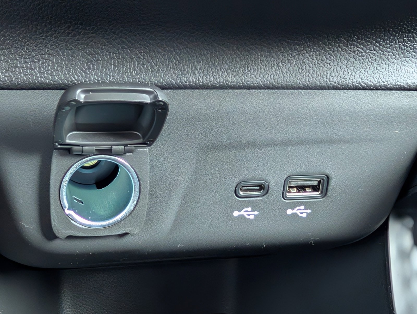 Vehicle image 16 of 23