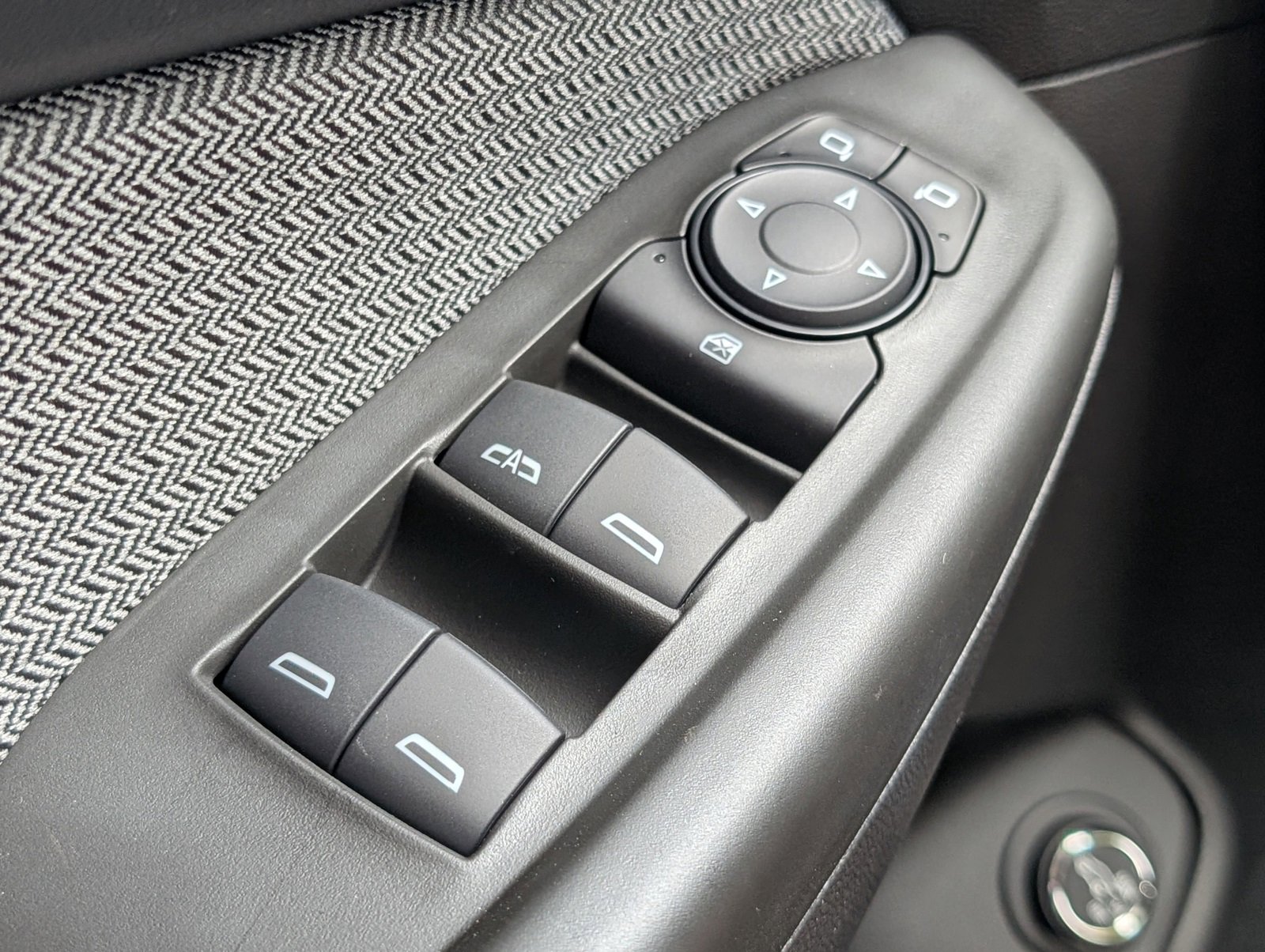Vehicle image 16 of 24
