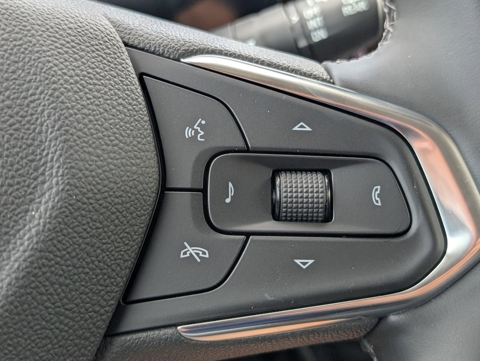 Vehicle image 21 of 24