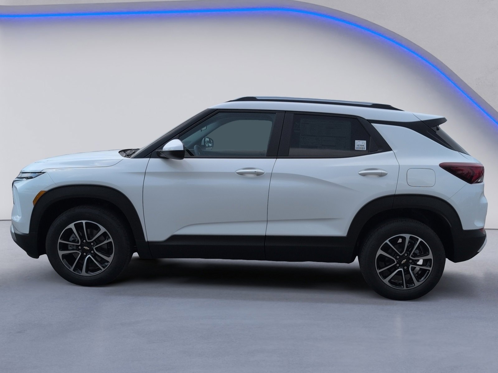 Vehicle image 4 of 24