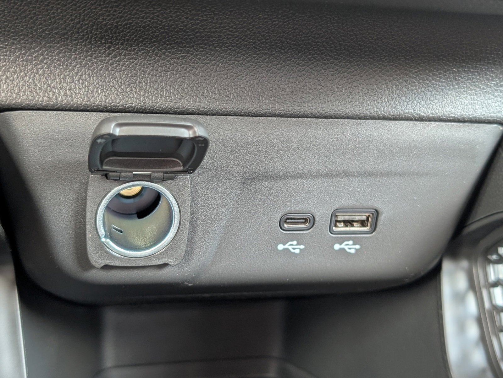 Vehicle image 23 of 24