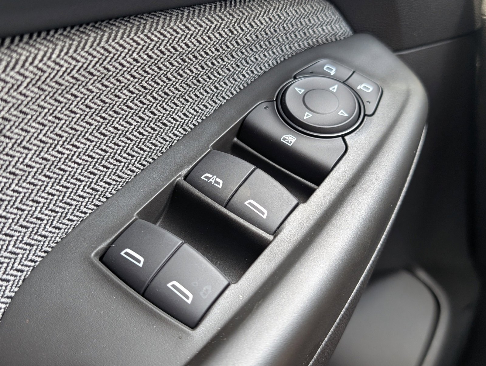 Vehicle image 18 of 24