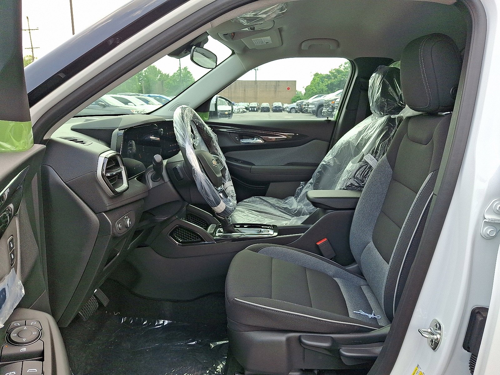 Vehicle image 13 of 43