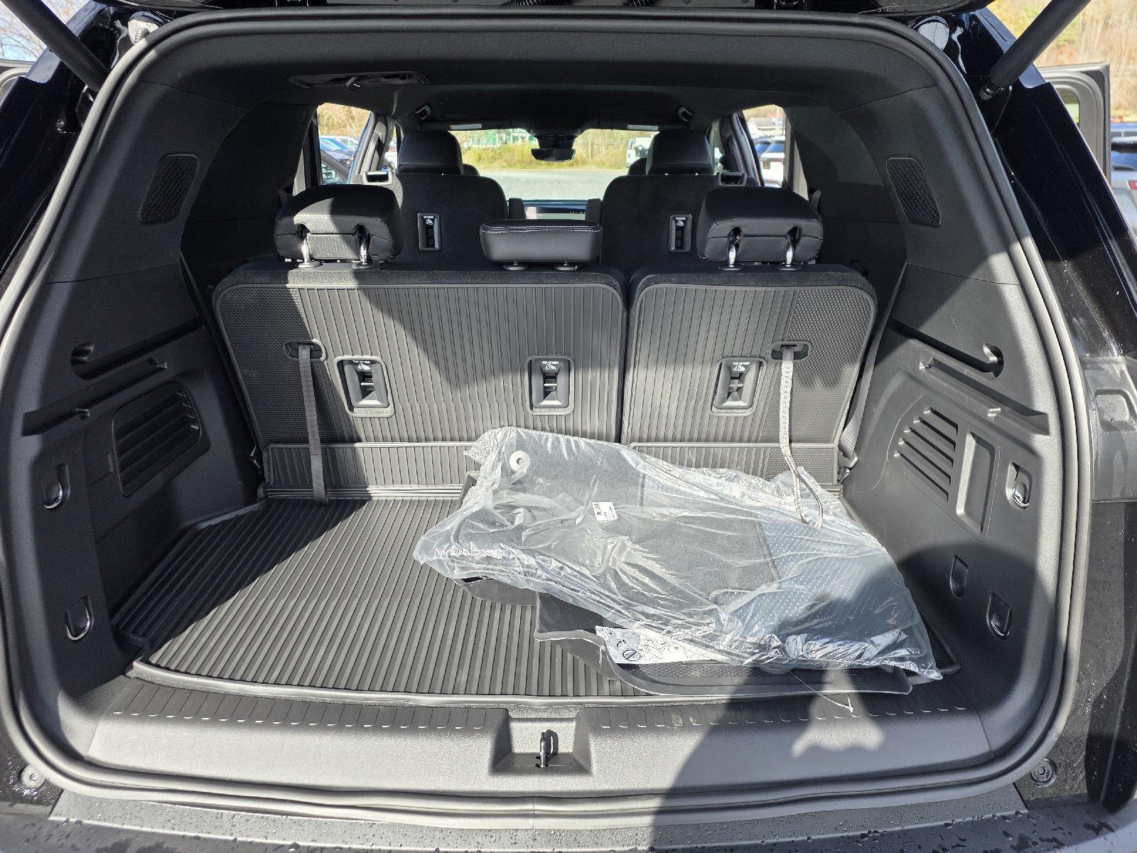 2026 Chevrolet Traverse AWD LT Image 9 of 24