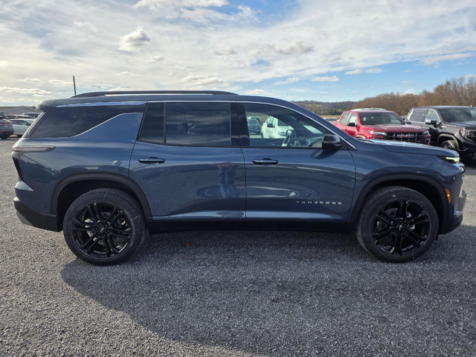 2026 Chevrolet Traverse AWD LT Image 3 of 24