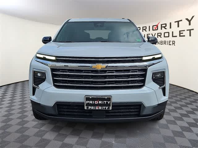 2026 Chevrolet Traverse AWD LT Image 2 of 23