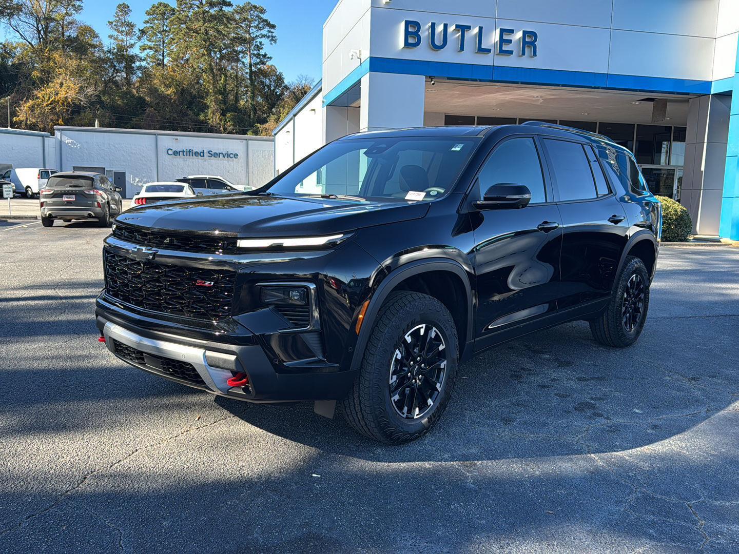 2026 Chevrolet Traverse Z71 Image 2 of 34