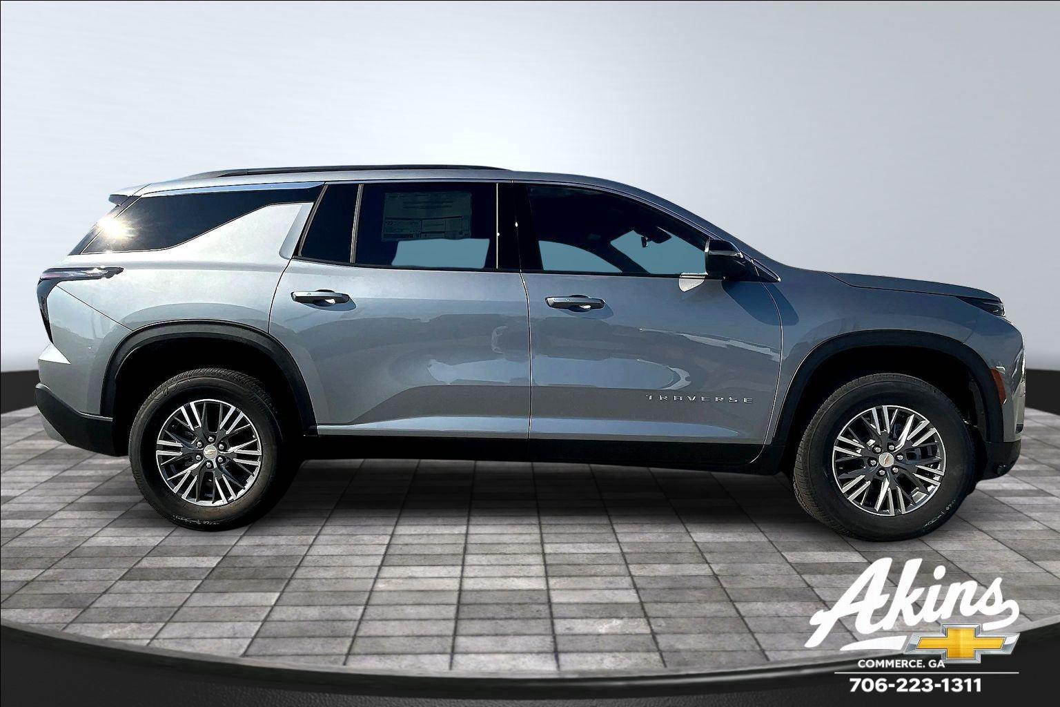 2026 Chevrolet Traverse FWD LT Image 4 of 22