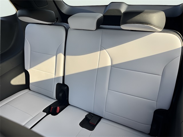 2026 Chevrolet Traverse FWD High Country Image 15 of 37