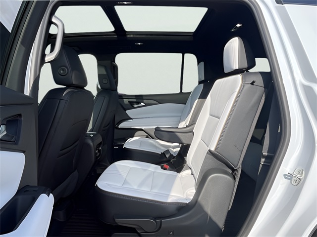 2026 Chevrolet Traverse FWD High Country Image 16 of 37