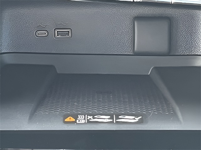 2026 Chevrolet Traverse FWD High Country Image 13 of 37