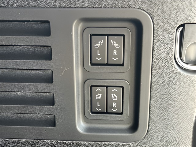 2026 Chevrolet Traverse FWD High Country Image 25 of 37