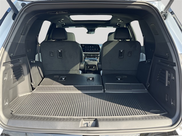 2026 Chevrolet Traverse FWD High Country Image 11 of 37