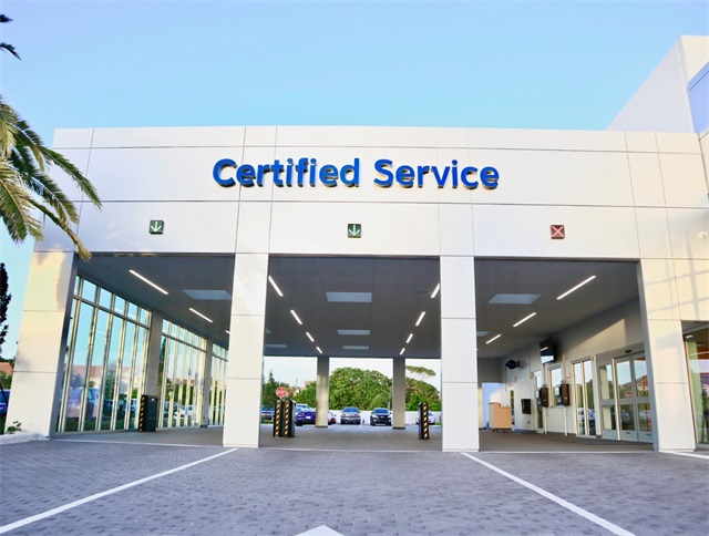 2026 Chevrolet Traverse FWD LT Image 13 of 19