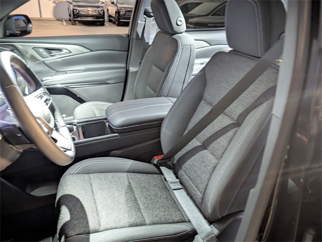 2026 Chevrolet Traverse FWD LT Image 6 of 19