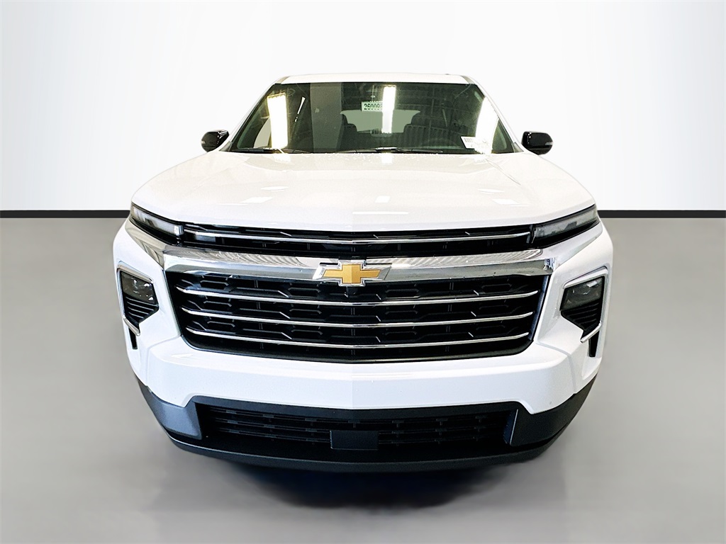 2026 Chevrolet Traverse FWD LT Image 2 of 35