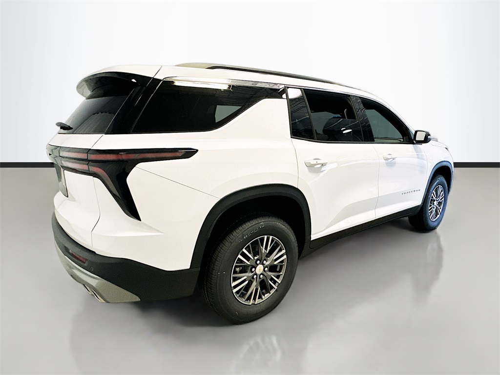2026 Chevrolet Traverse FWD LT Image 5 of 35