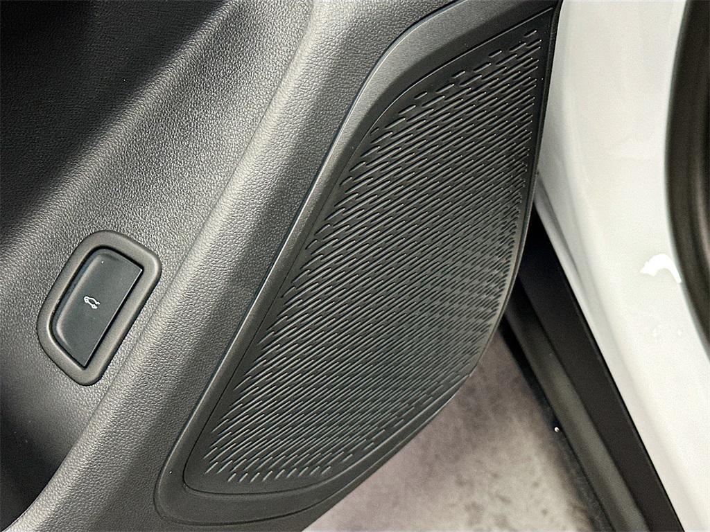 2026 Chevrolet Traverse FWD LT Image 32 of 35