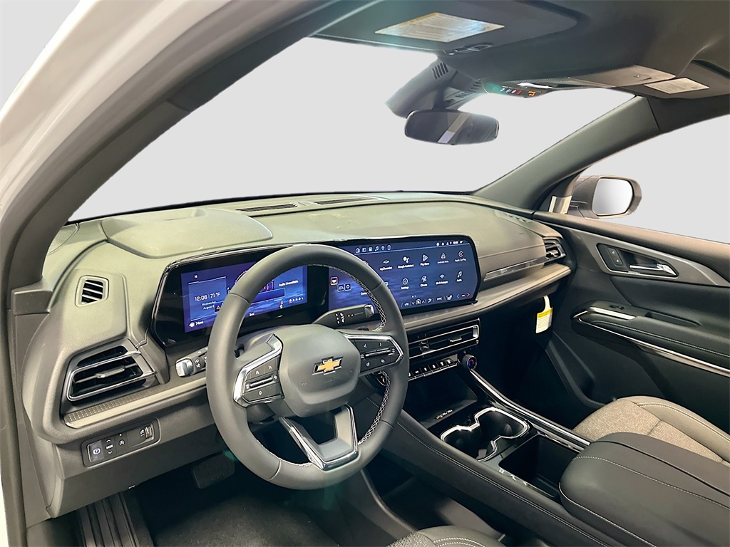 2026 Chevrolet Traverse FWD LT Image 17 of 35