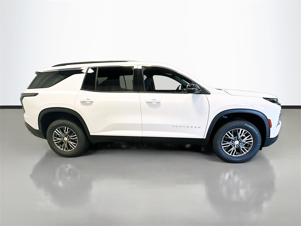 2026 Chevrolet Traverse FWD LT Image 4 of 35