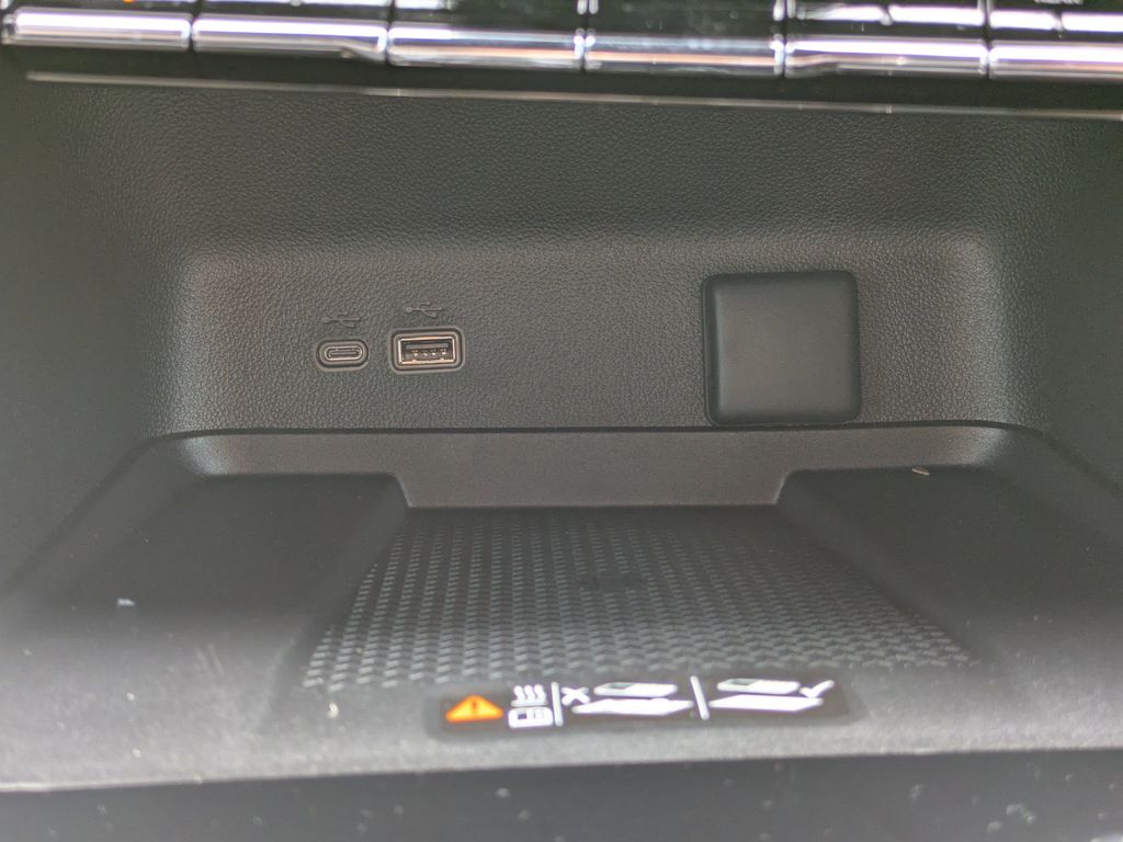 2026 Chevrolet Traverse FWD LT Image 17 of 52