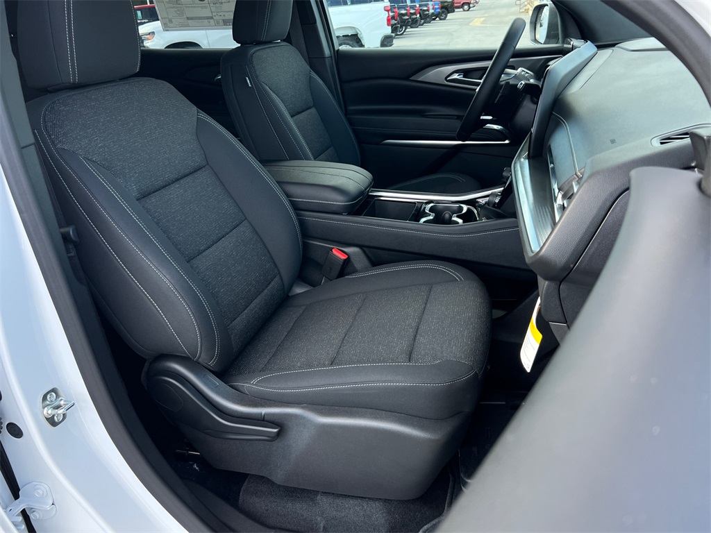 2026 Chevrolet Traverse FWD LT Image 8 of 31