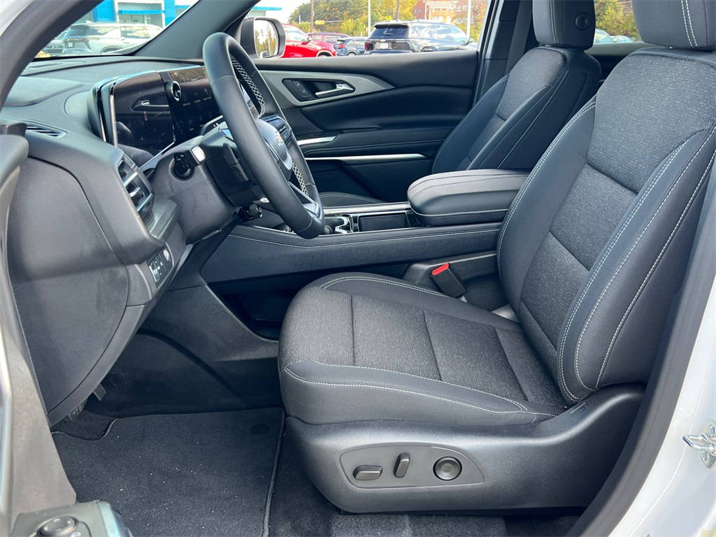 2026 Chevrolet Traverse FWD LT Image 11 of 31