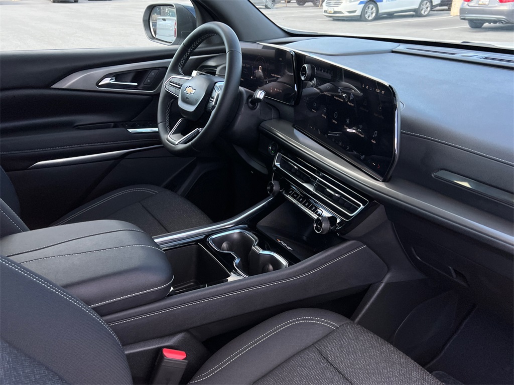 2026 Chevrolet Traverse FWD LT Image 13 of 31