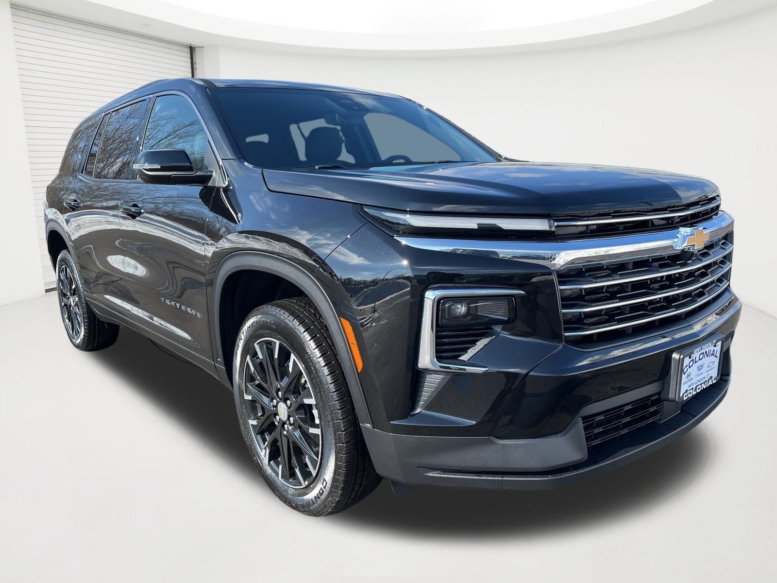 2026 Chevrolet Traverse FWD LT Image 2 of 41