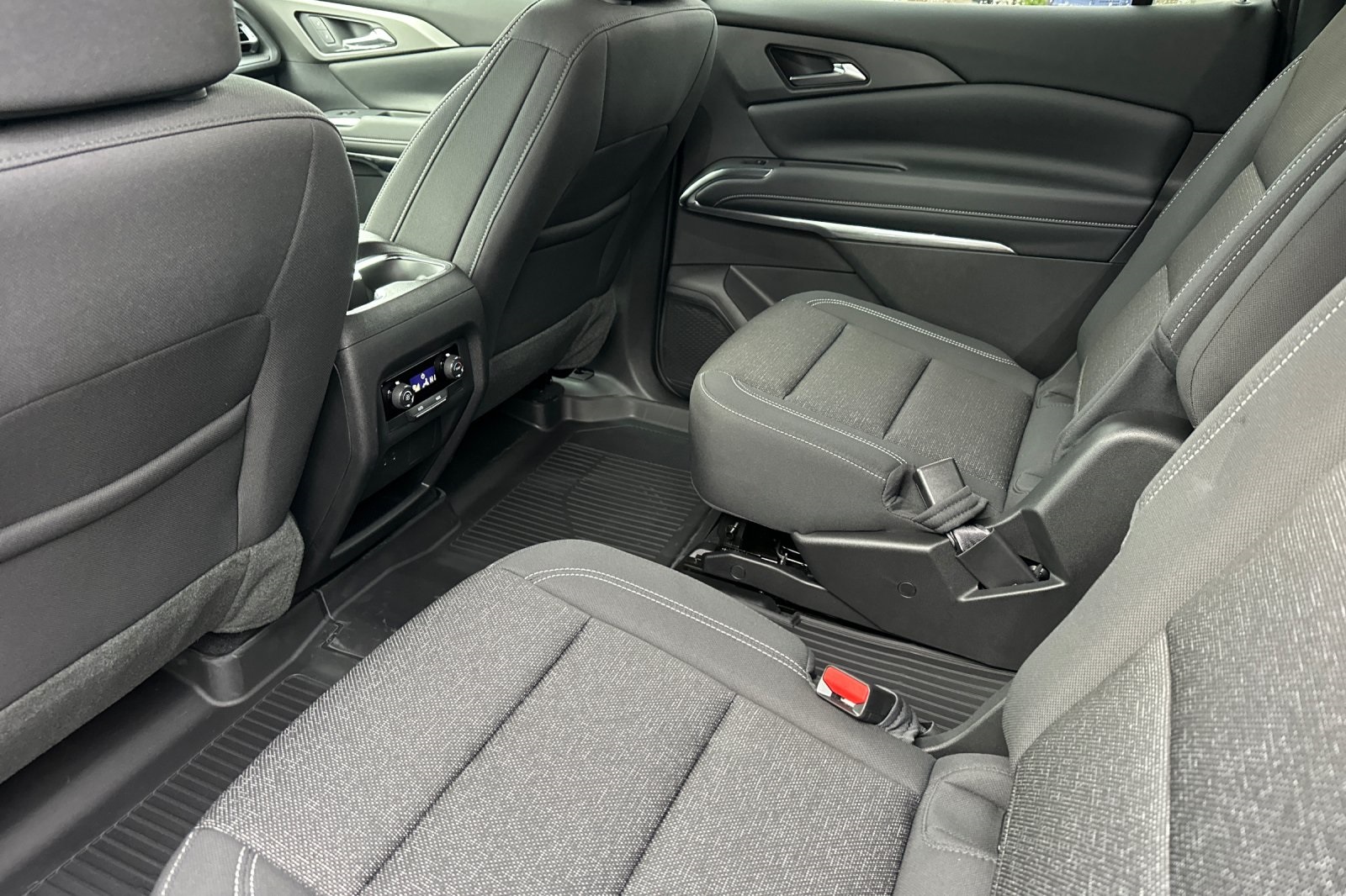 2026 Chevrolet Traverse FWD LT Image 12 of 30