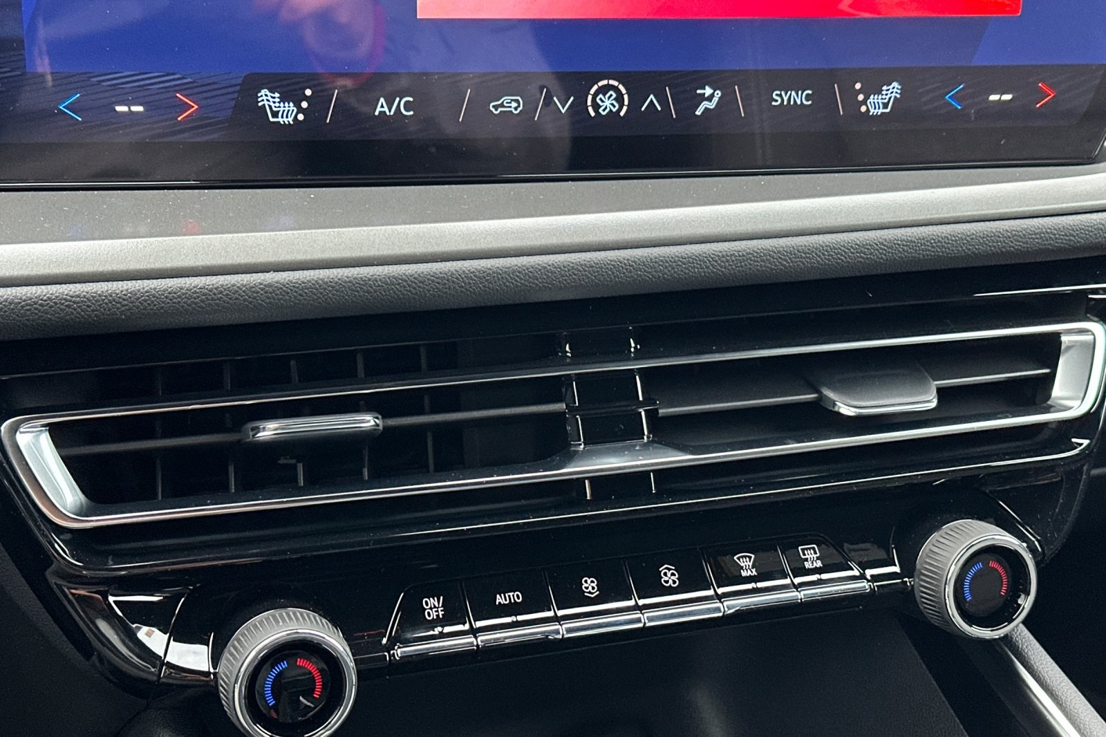 2026 Chevrolet Traverse FWD LT Image 23 of 30