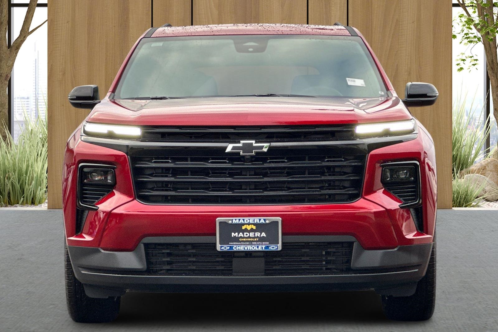 2026 Chevrolet Traverse FWD LT Image 2 of 30