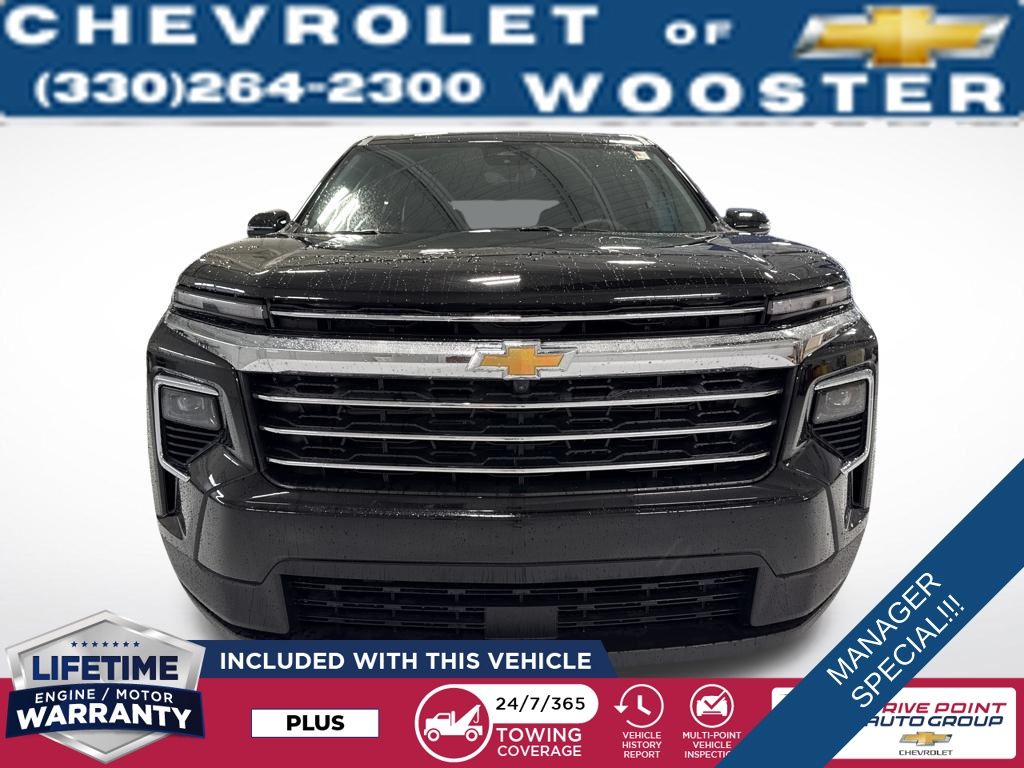 2026 Chevrolet Traverse AWD LT Image 2 of 40