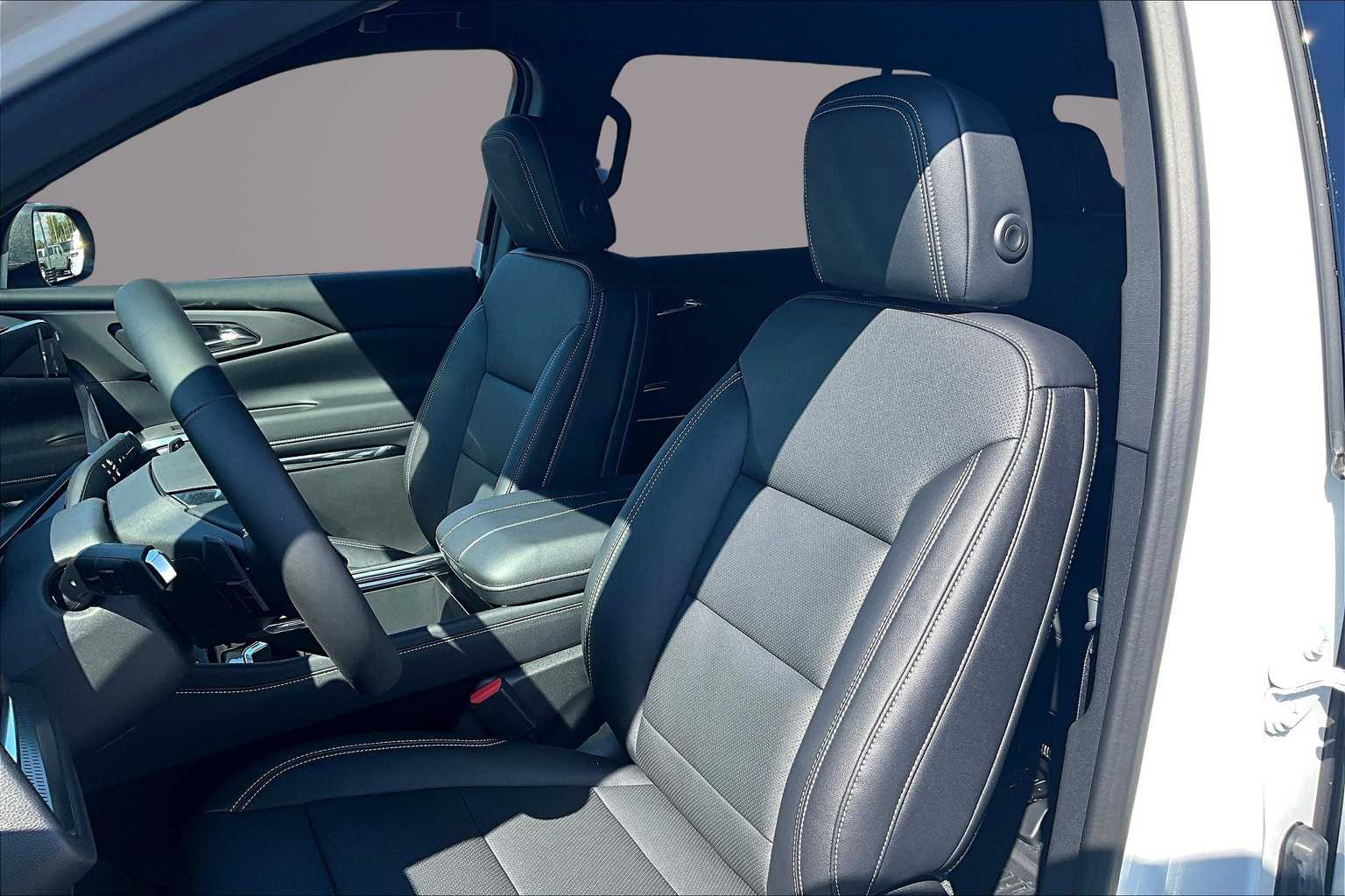 2026 Chevrolet Traverse AWD LT Image 7 of 13