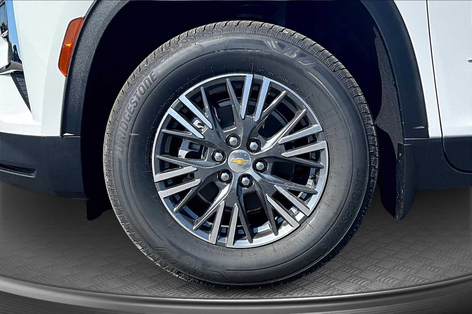 2026 Chevrolet Traverse AWD LT Image 6 of 13