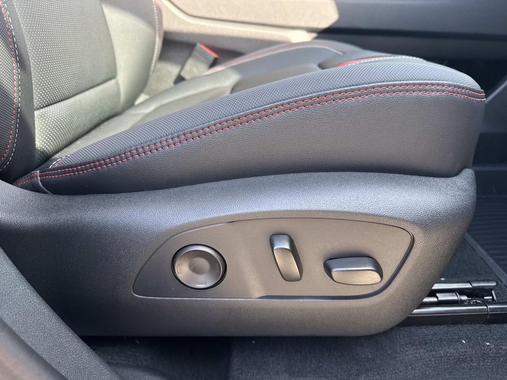 2026 Chevrolet Traverse FWD RS Image 24 of 27