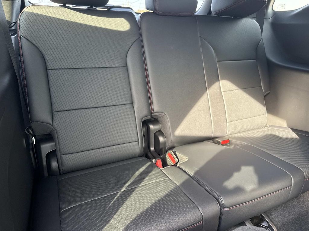 2026 Chevrolet Traverse FWD RS Image 11 of 27