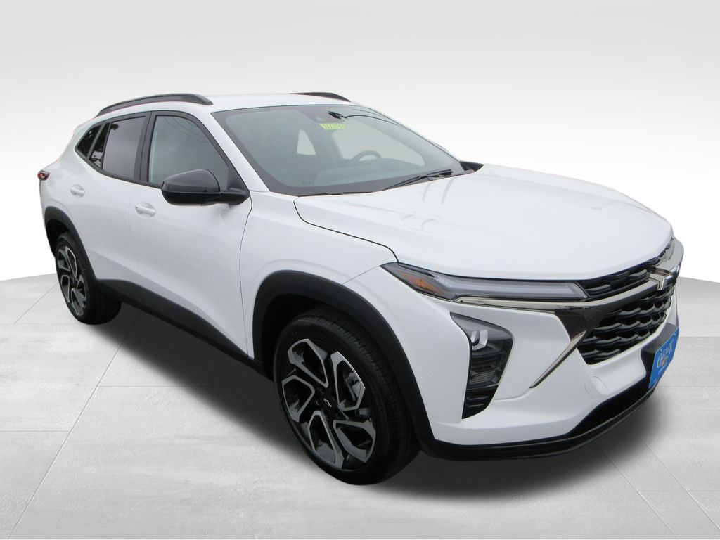 2026 Chevrolet Trax 2RS Image 2 of 34