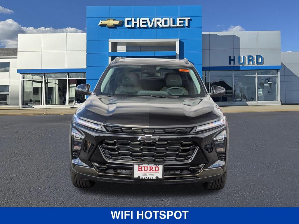 2026 Chevrolet Trax ACTIV Image 2 of 34