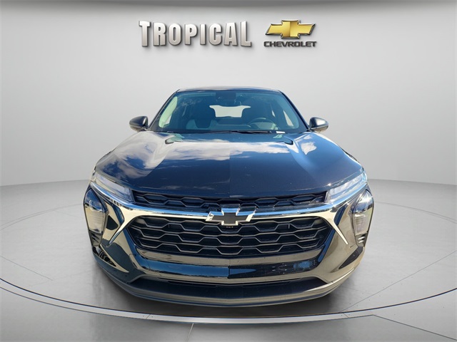 2026 Chevrolet Trax LS Image 2 of 31