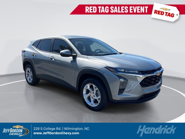 2026 Chevrolet Trax LS Image 2 of 22