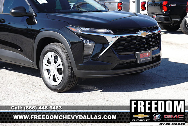 2026 Chevrolet Trax LS Image 3 of 43