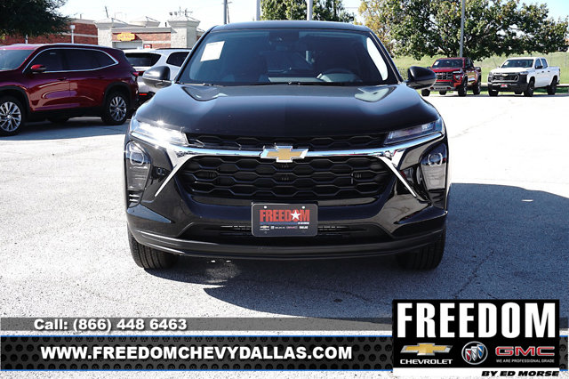 2026 Chevrolet Trax LS Image 2 of 43