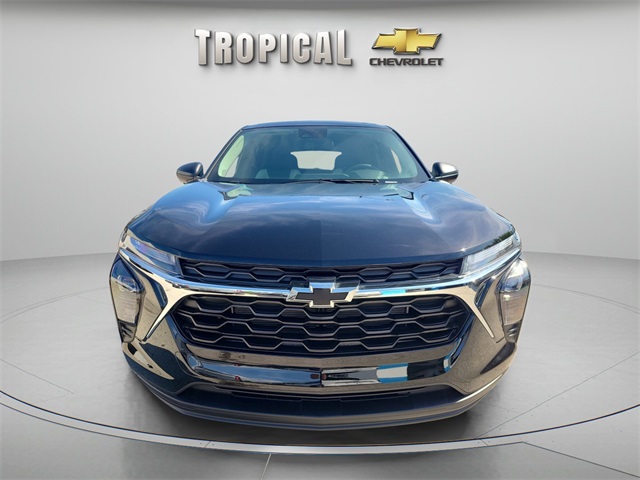 2026 Chevrolet Trax LS Image 2 of 33