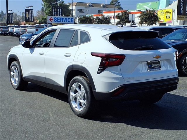 2026 Chevrolet Trax LS Image 6 of 12