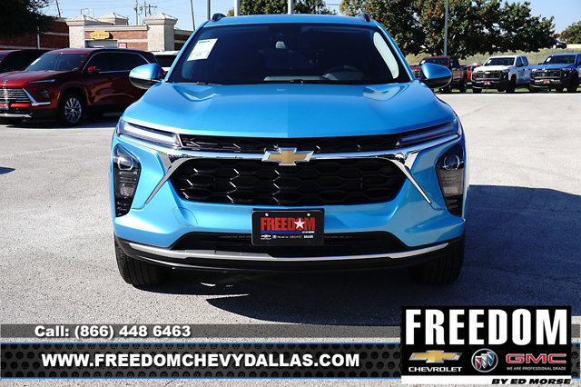 2026 Chevrolet Trax LT Image 2 of 40